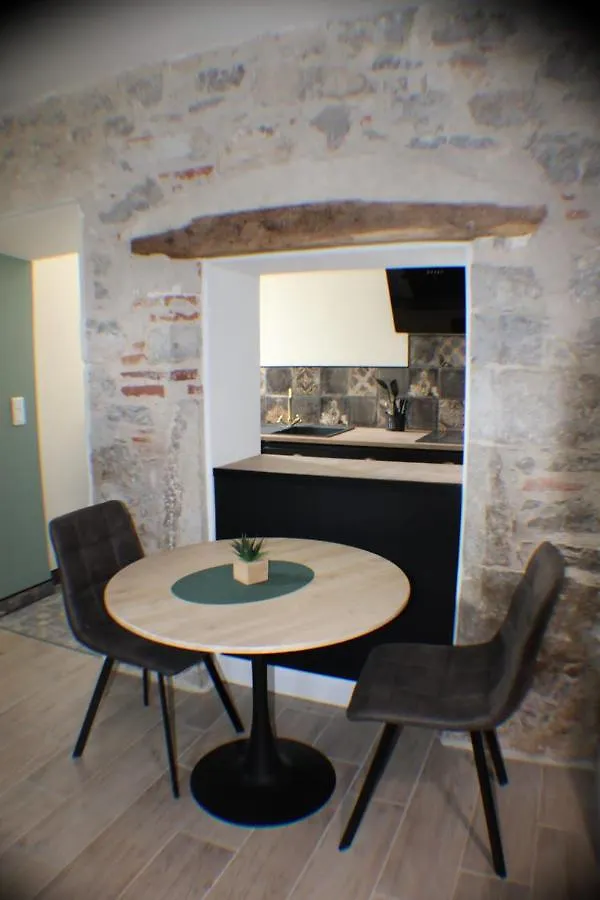 Appartement Joli studio en rez-de-chaussée Pradines  France